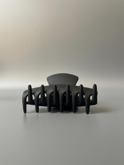 Pince à cheveux noire mate